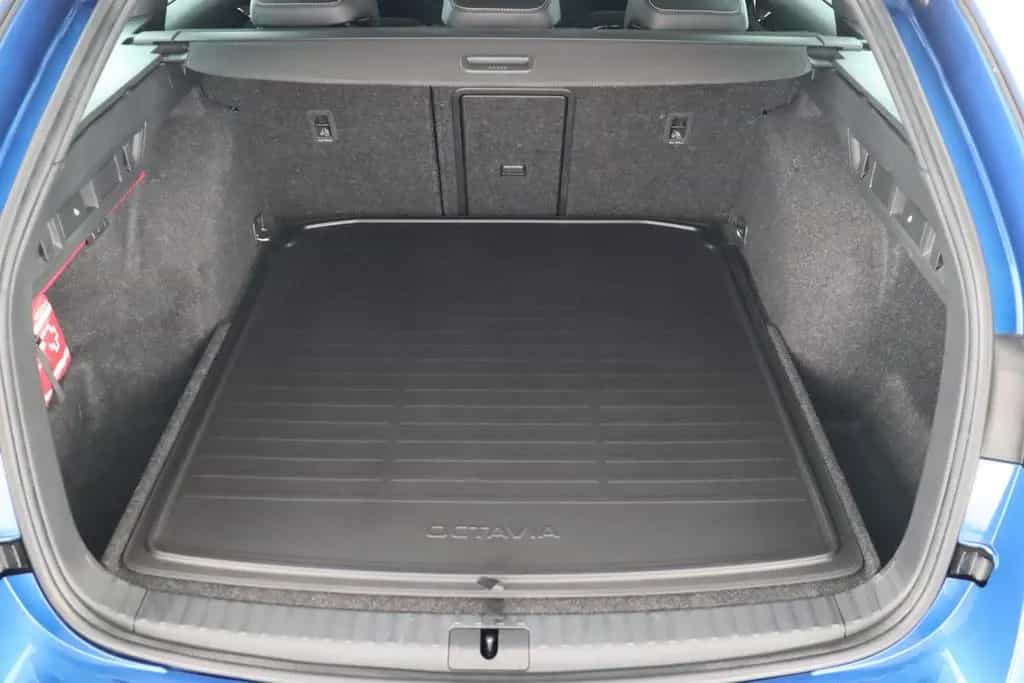 Skoda Octavia COMBI RS 2.0TDI DSG LEDER/ALCANTARA+HUD 01/2024-photo-27