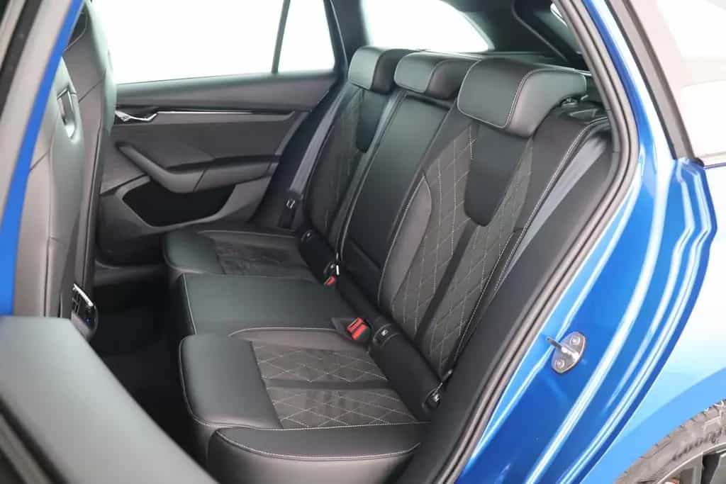 Skoda Octavia COMBI RS 2.0TDI DSG LEDER/ALCANTARA+HUD 01/2024-photo-9