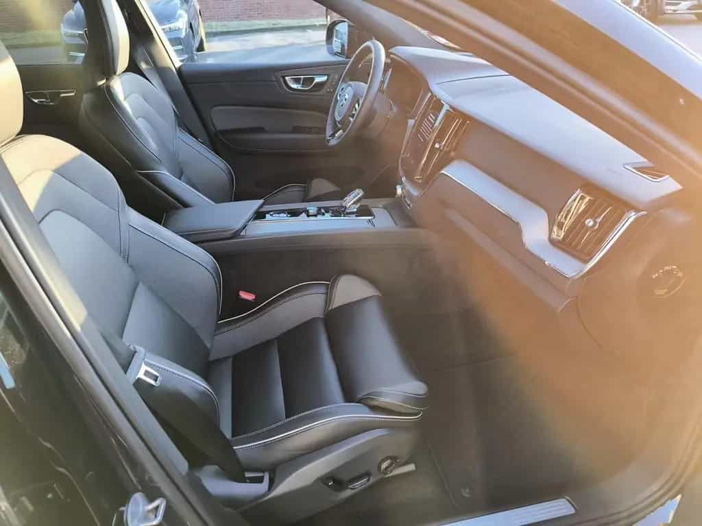 Volvo XC60 B4 Benzin Aut. Plus Dark/360°/Pano/Standhzg 01/2023-photo-10
