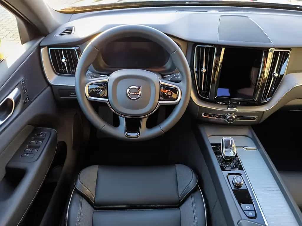 Volvo XC60 B4 Benzin Aut. Plus Dark/360°/Pano/Standhzg 01/2023-photo-12