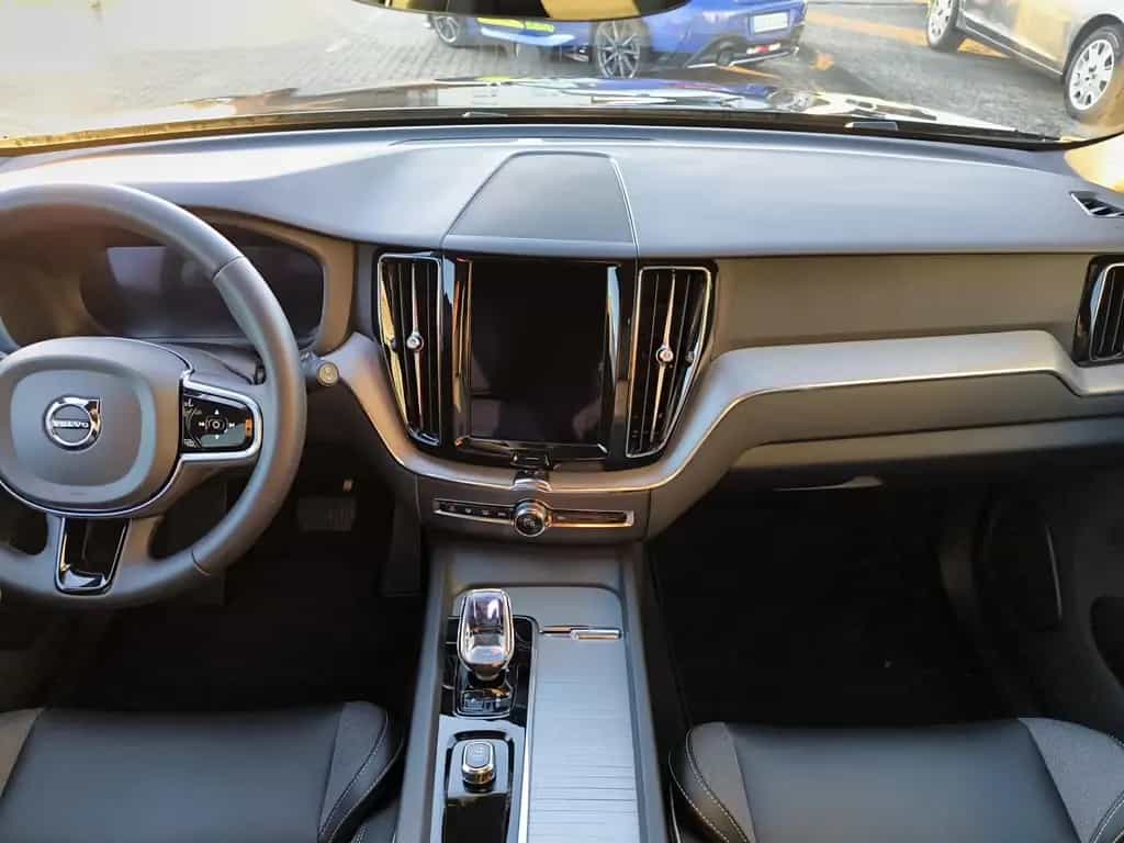 Volvo XC60 B4 Benzin Aut. Plus Dark/360°/Pano/Standhzg 01/2023-photo-14
