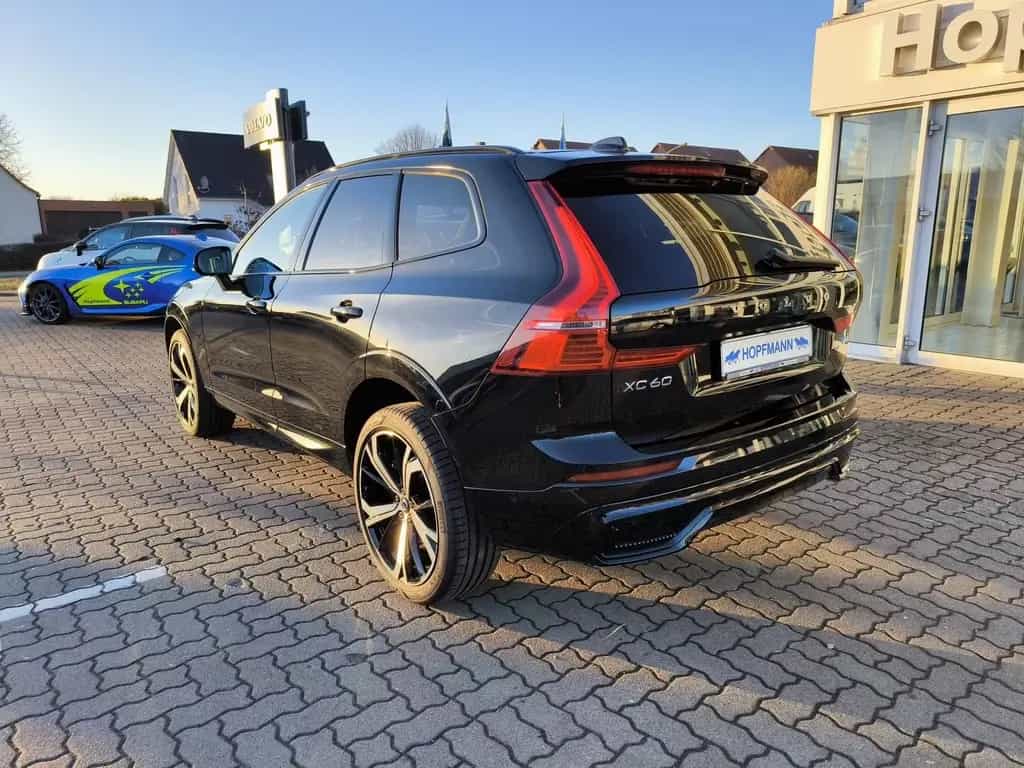Volvo XC60 B4 Benzin Aut. Plus Dark/360°/Pano/Standhzg 01/2023-photo-2