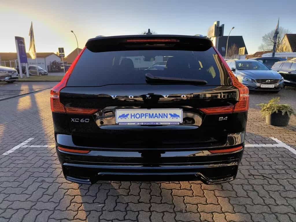 Volvo XC60 B4 Benzin Aut. Plus Dark/360°/Pano/Standhzg 01/2023-photo-3
