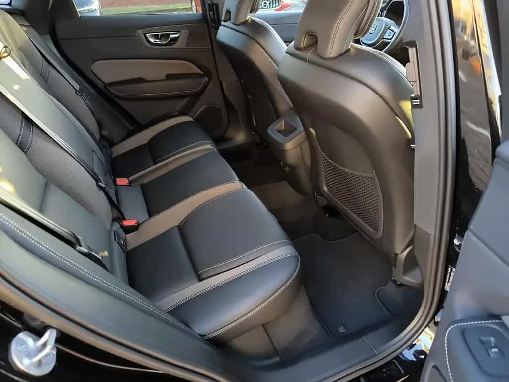 Volvo XC60 B4 Benzin Aut. Plus Dark/360°/Pano/Standhzg 01/2023-photo-9