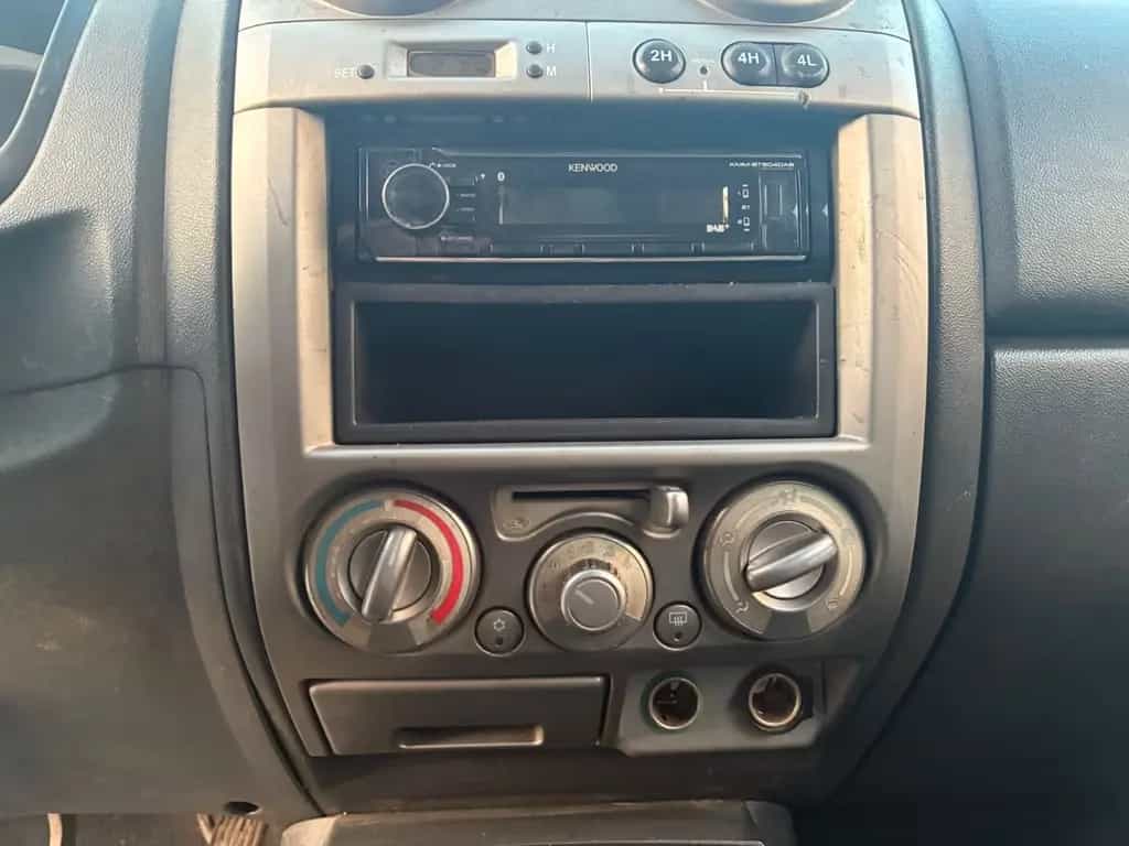 Isuzu D-Max Double Cab Custom 4WD 11/2008-photo-9