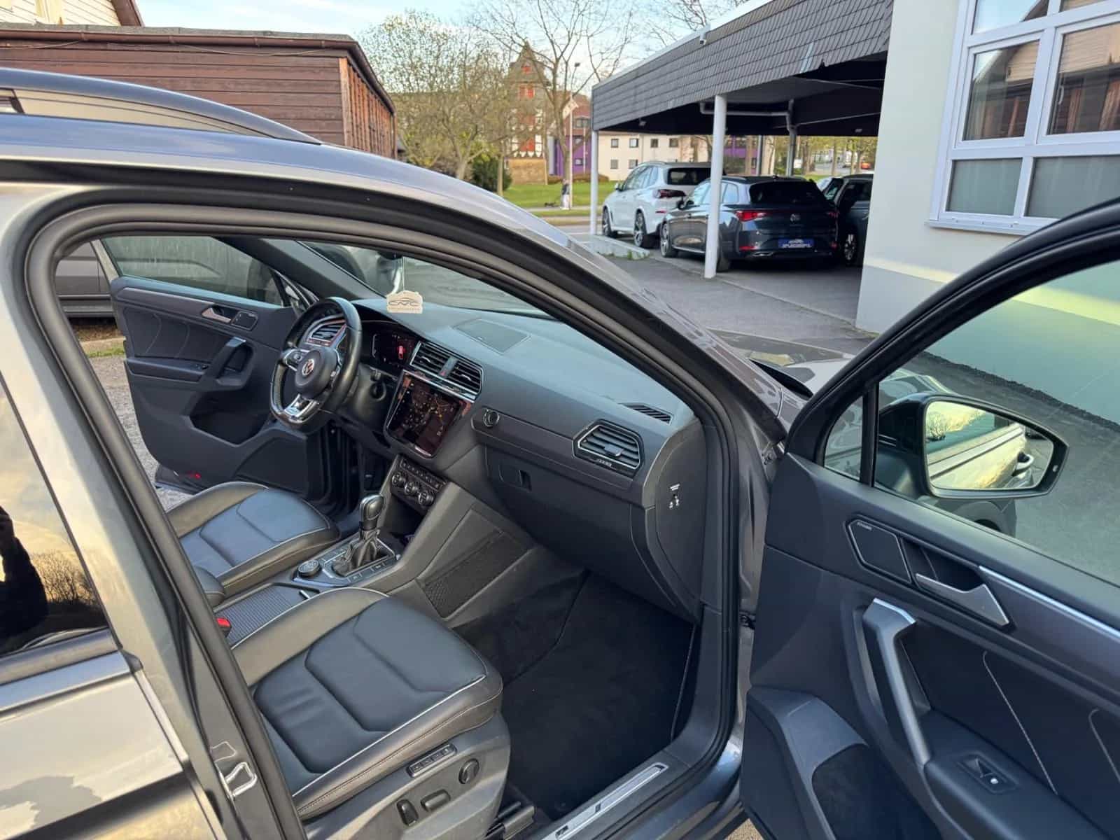 Volkswagen Tiguan 10/2019-photo-13