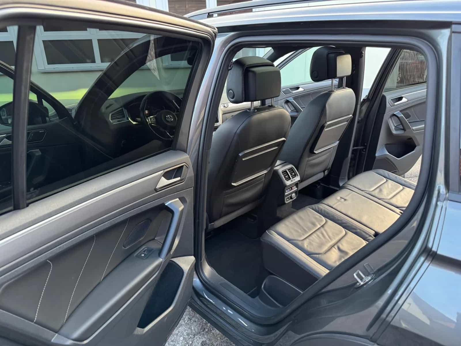 Volkswagen Tiguan 10/2019-photo-16