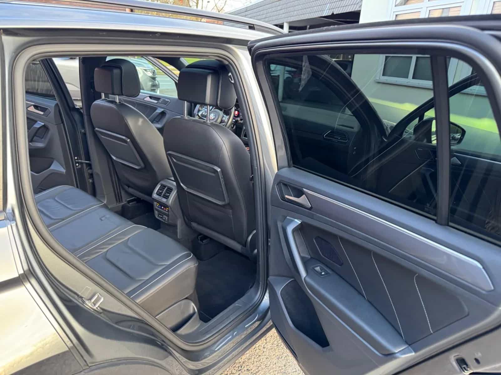 Volkswagen Tiguan 10/2019-photo-18