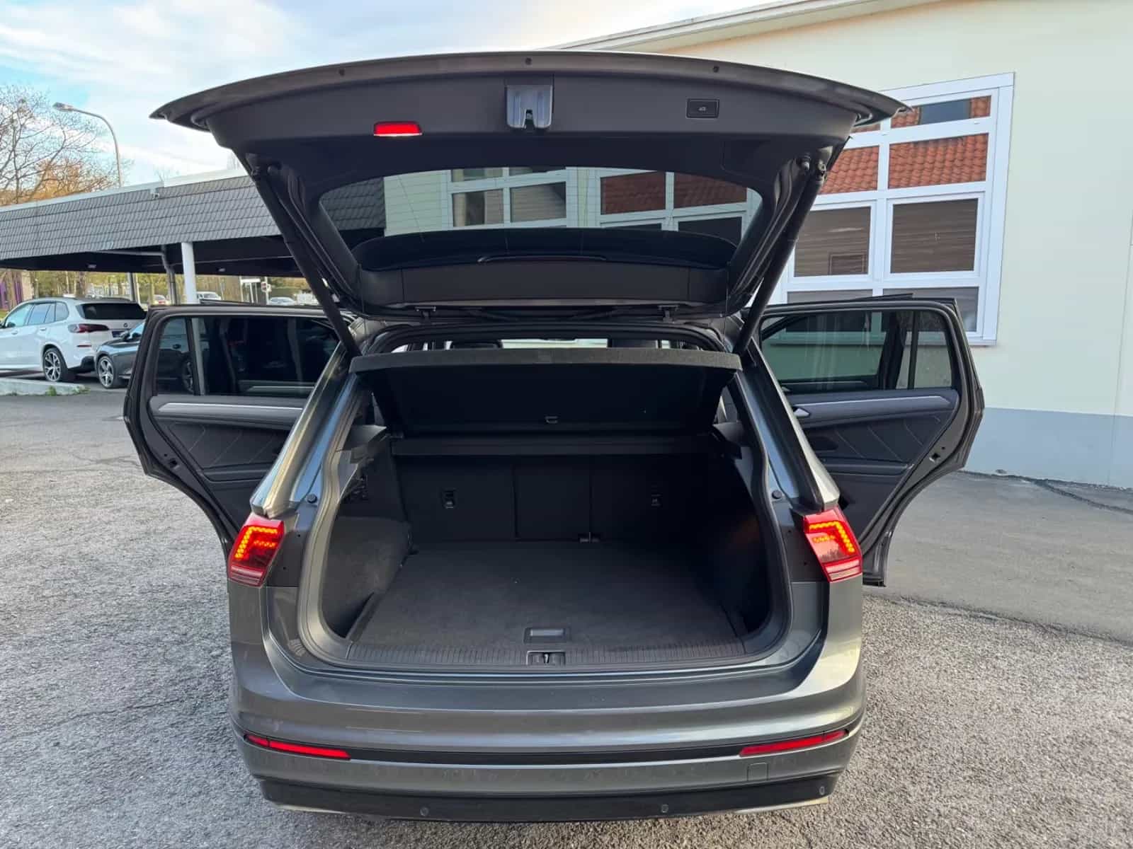 Volkswagen Tiguan 10/2019-photo-20