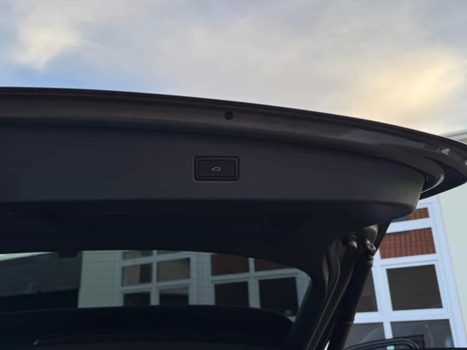 Volkswagen Tiguan 10/2019-photo-21