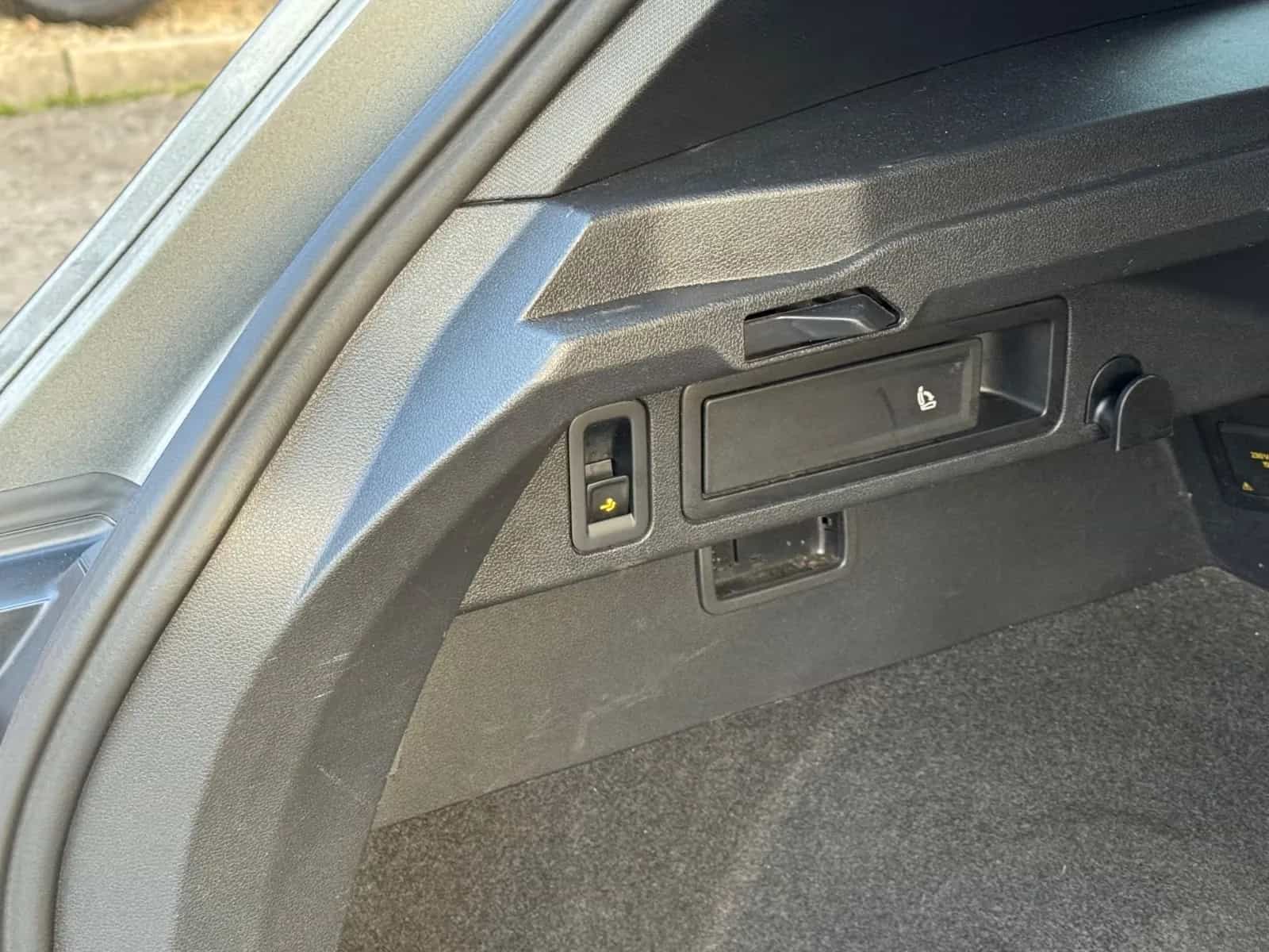 Volkswagen Tiguan 10/2019-photo-23