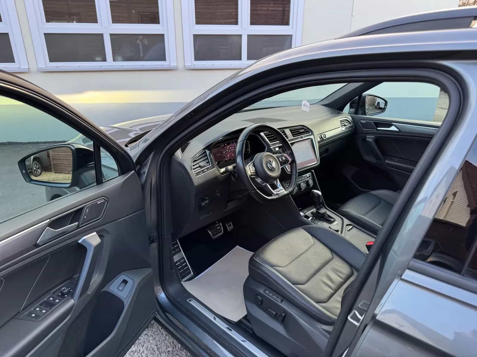 Volkswagen Tiguan 10/2019-photo-8