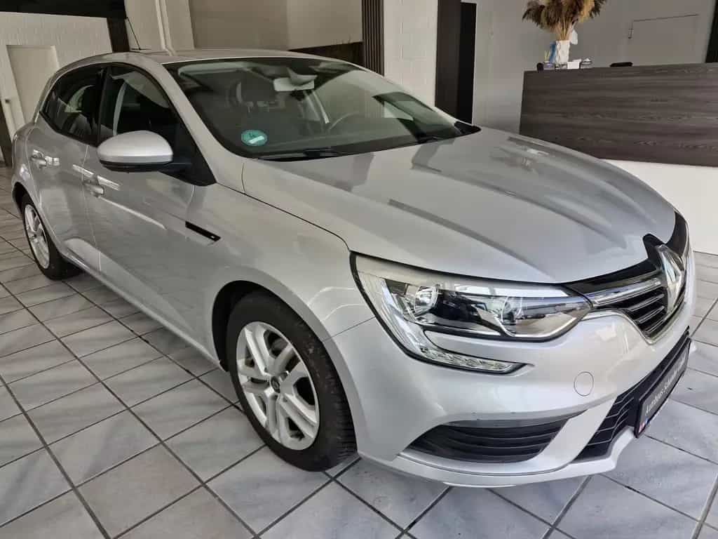 Renault Megane IV Lim. 5-trg. Play*Navi*SHZ*PDC*Temp* 06/2017-photo-2