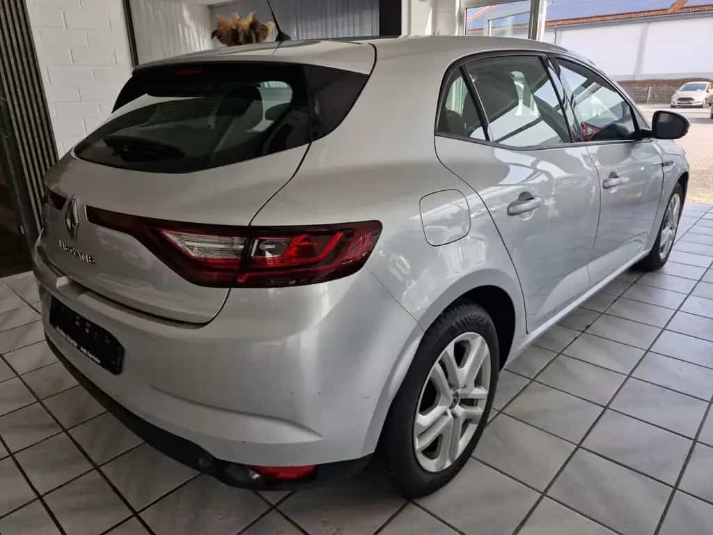 Renault Megane IV Lim. 5-trg. Play*Navi*SHZ*PDC*Temp* 06/2017-photo-3