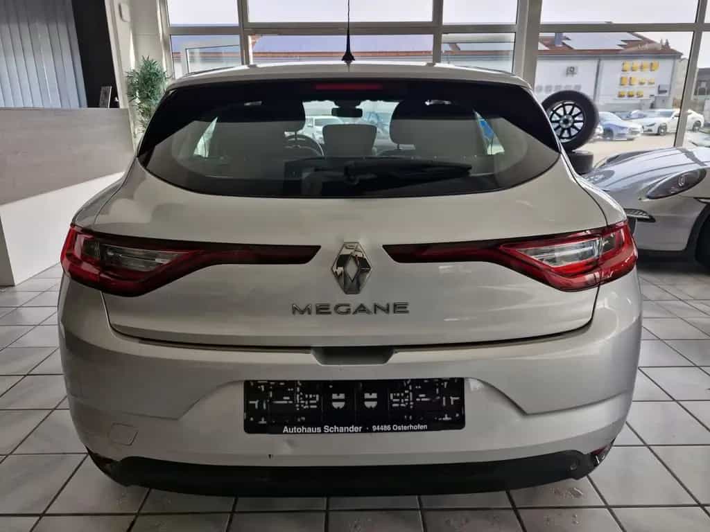 Renault Megane IV Lim. 5-trg. Play*Navi*SHZ*PDC*Temp* 06/2017-photo-4