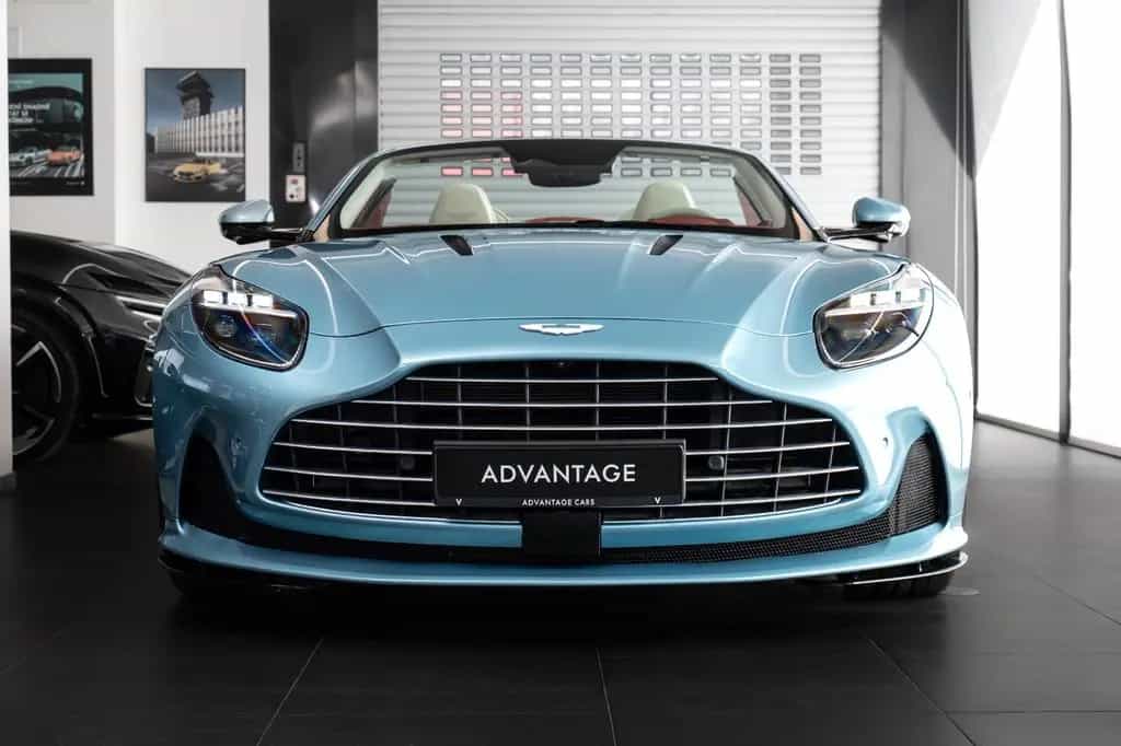 Aston Martin DB12 Volante 07/2024-photo-1