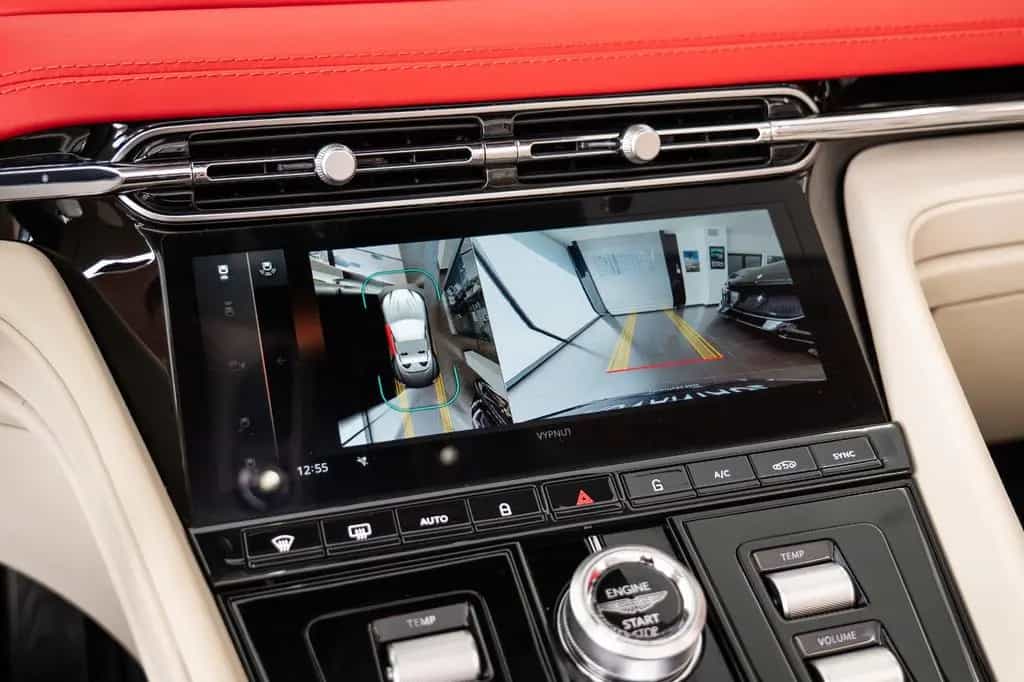 Aston Martin DB12 Volante 07/2024-photo-11