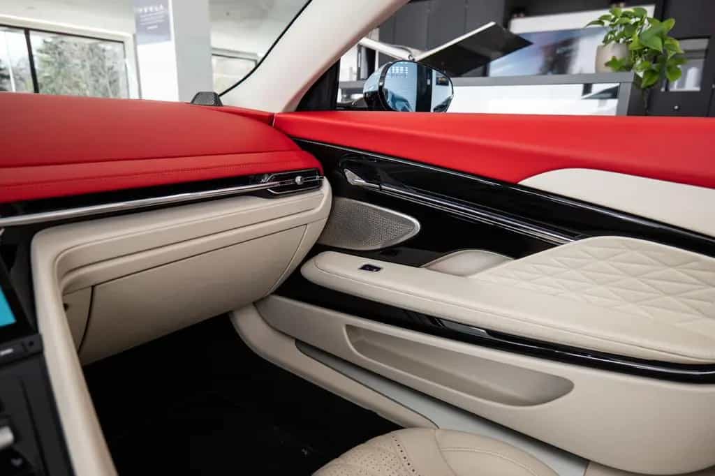 Aston Martin DB12 Volante 07/2024-photo-14