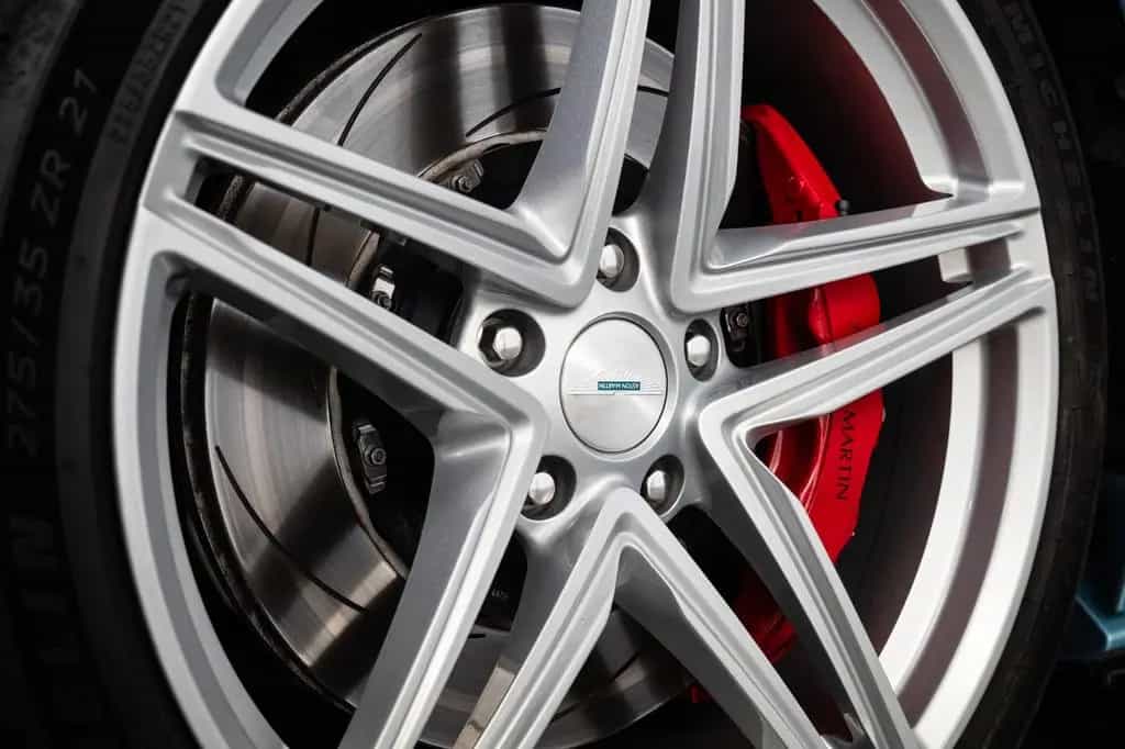 Aston Martin DB12 Volante 07/2024-photo-21