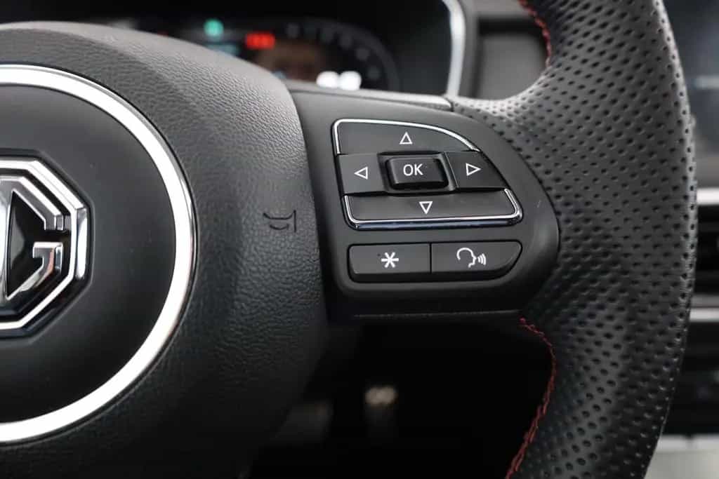 MG HS 1.5 T-GDI Luxury Aut. LED ACC Navi 360° Pano 03/2024-photo-16
