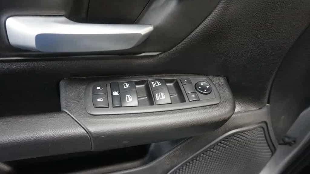 Dodge RAM 1500 HEMI 5.7l Crew-Cab*4x4*Navi*Alu20* 07/2022-photo-16