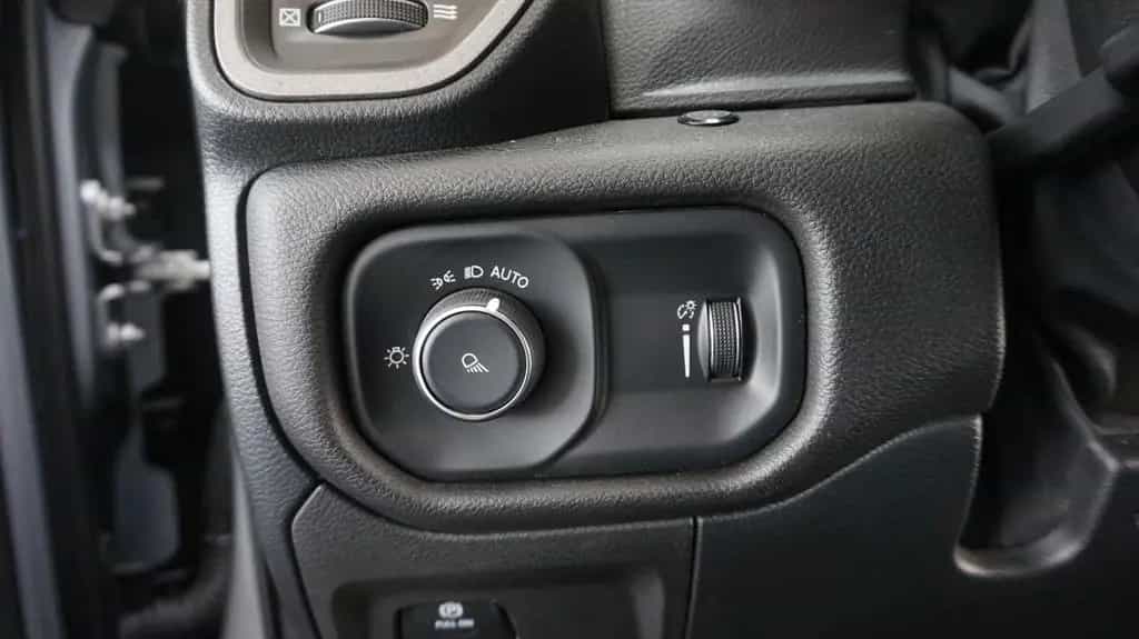 Dodge RAM 1500 HEMI 5.7l Crew-Cab*4x4*Navi*Alu20* 07/2022-photo-26