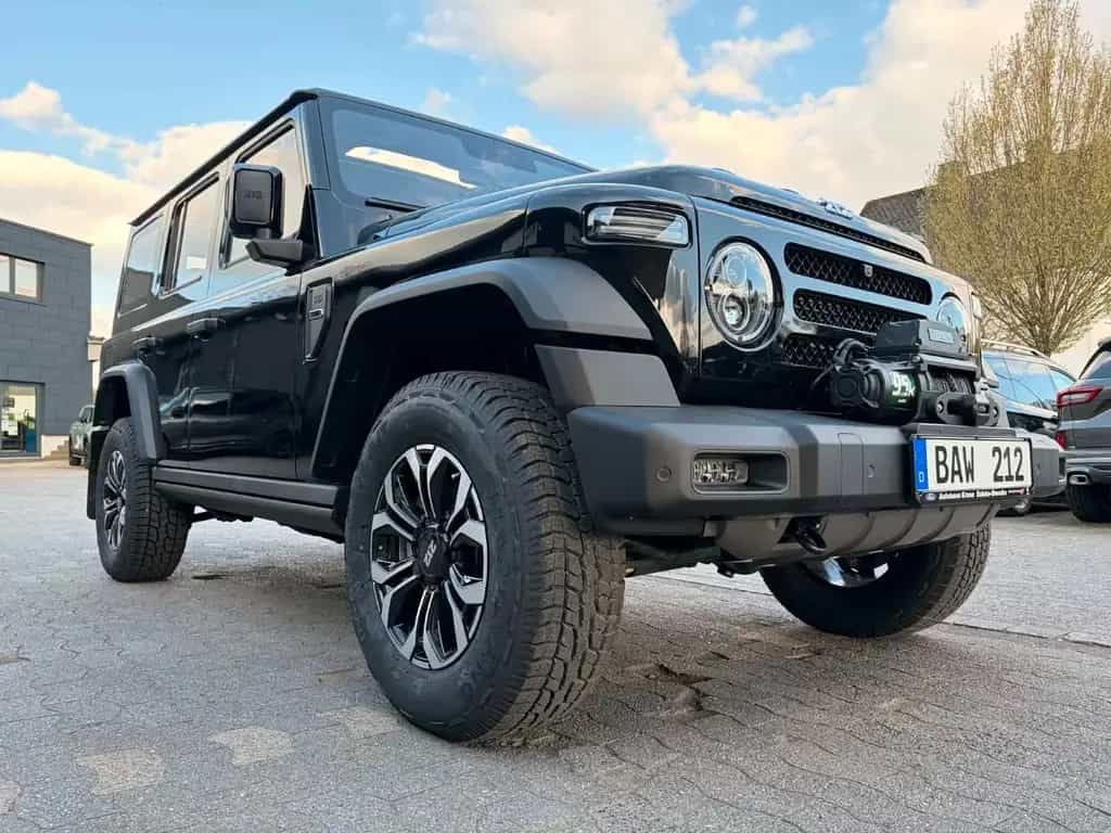 BAW 212 Offroader LED Seilwinde Leder 2.0 Automatik null-photo-0