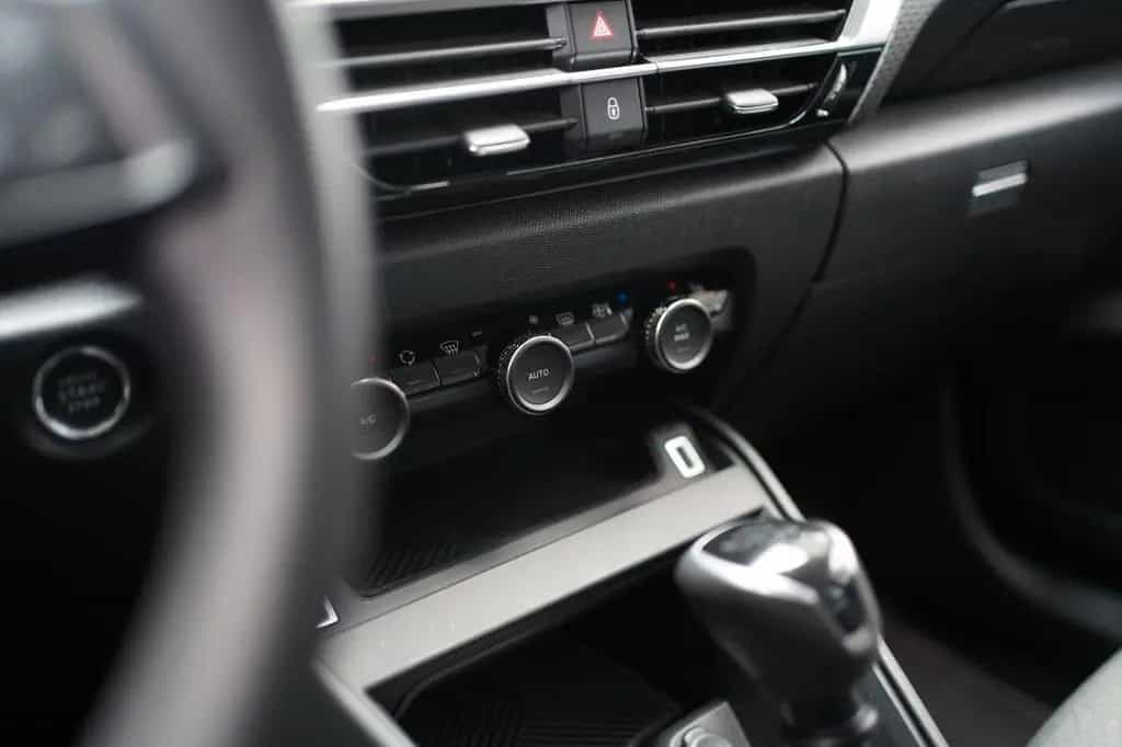 Citroën C4 PureTech 130 Shine Kälte Paket Navi DAB Klima 09/2021-photo-16