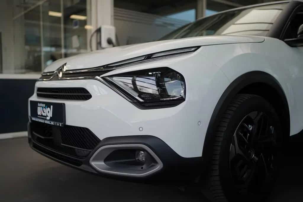 Citroën C4 PureTech 130 Shine Kälte Paket Navi DAB Klima 09/2021-photo-21