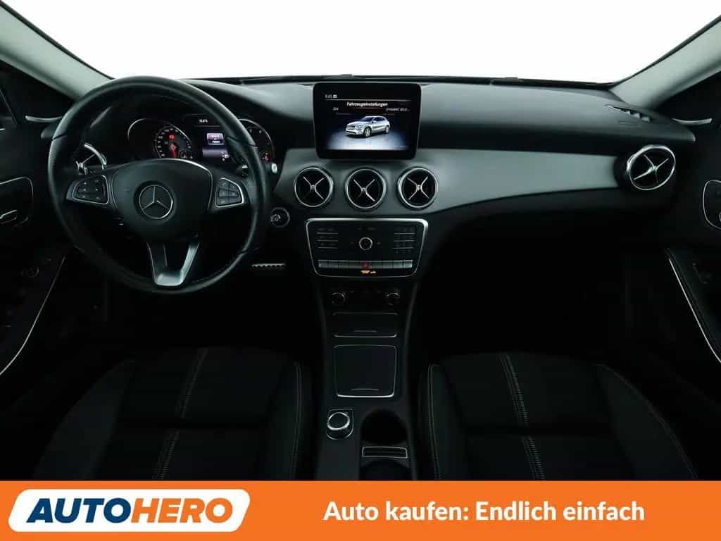 Mercedes-Benz GLA-Class 220 4Matic Urban Aut.*LED*NAVI*TEMPO*PDC*SHZ 12/2017-photo-11