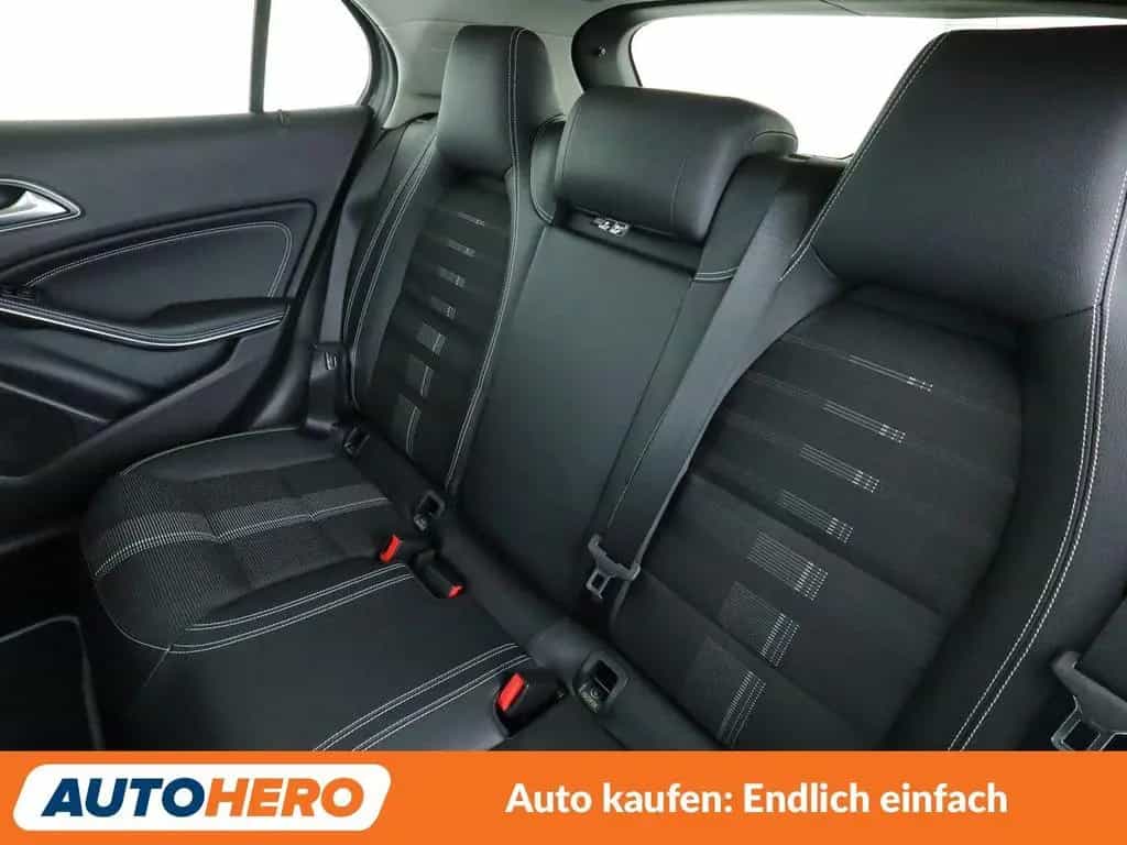 Mercedes-Benz GLA-Class 220 4Matic Urban Aut.*LED*NAVI*TEMPO*PDC*SHZ 12/2017-photo-13