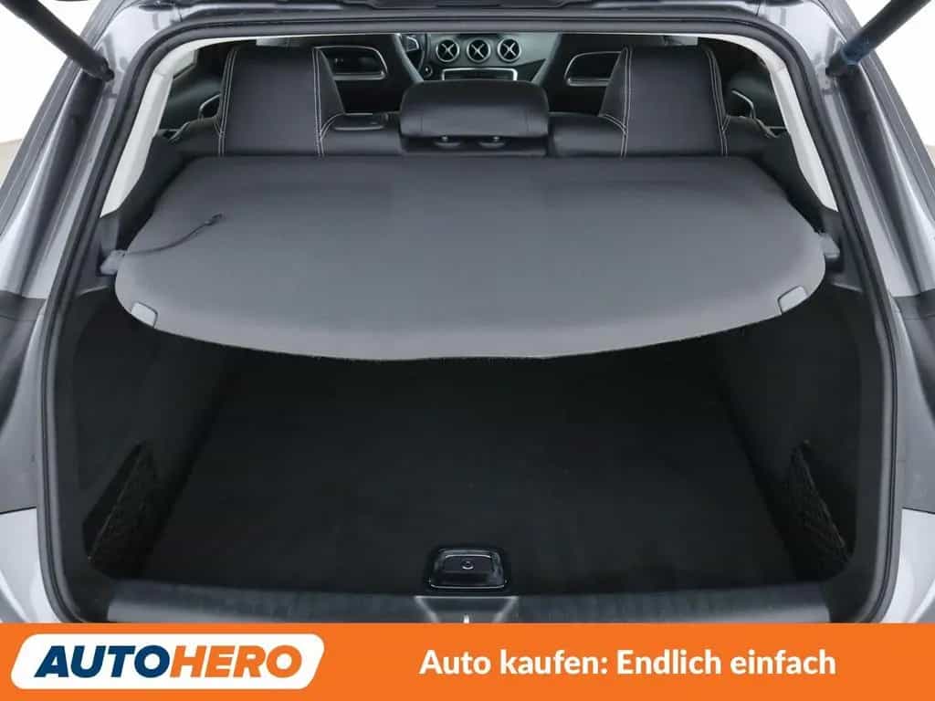 Mercedes-Benz GLA-Class 220 4Matic Urban Aut.*LED*NAVI*TEMPO*PDC*SHZ 12/2017-photo-17