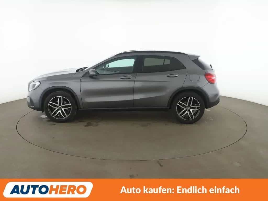 Mercedes-Benz GLA-Class 220 4Matic Urban Aut.*LED*NAVI*TEMPO*PDC*SHZ 12/2017-photo-2