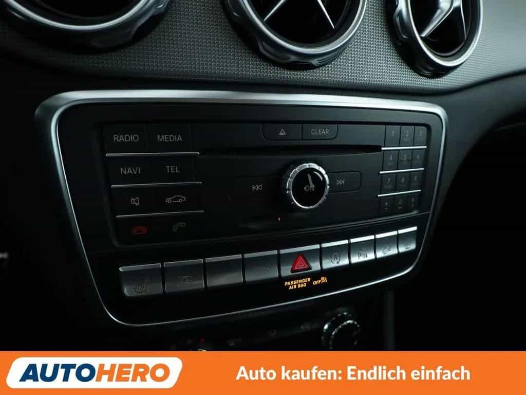 Mercedes-Benz GLA-Class 220 4Matic Urban Aut.*LED*NAVI*TEMPO*PDC*SHZ 12/2017-photo-24