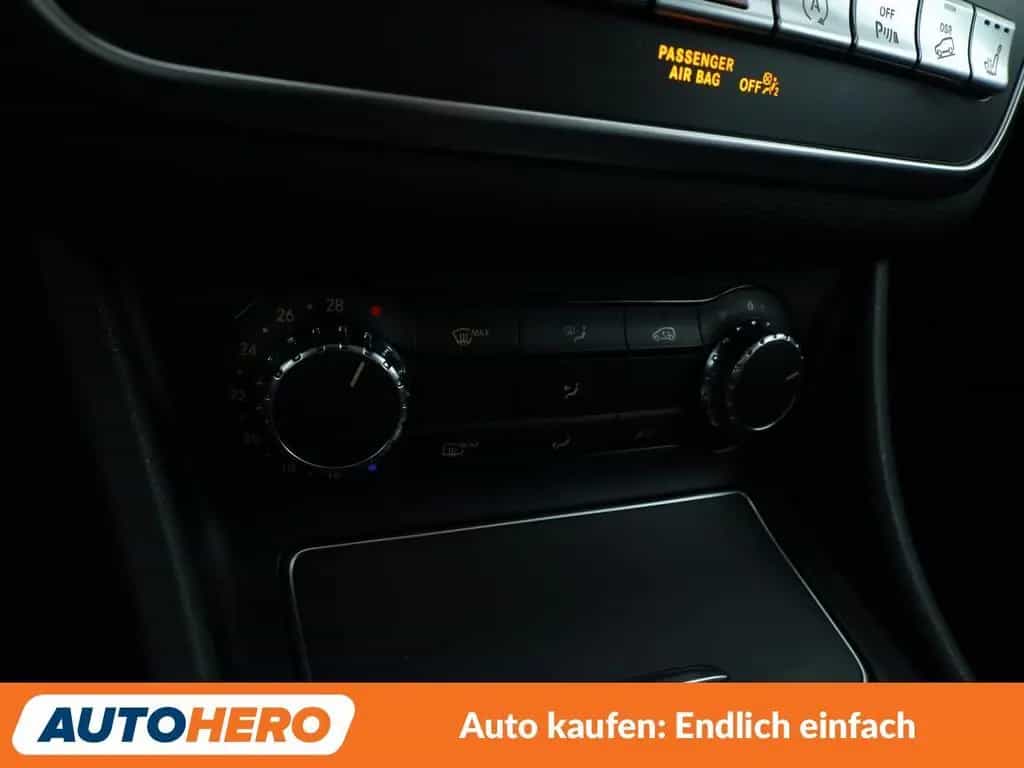 Mercedes-Benz GLA-Class 220 4Matic Urban Aut.*LED*NAVI*TEMPO*PDC*SHZ 12/2017-photo-25