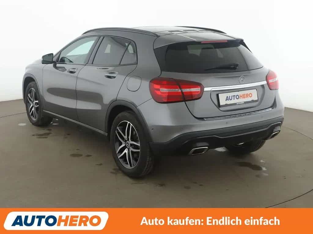 Mercedes-Benz GLA-Class 220 4Matic Urban Aut.*LED*NAVI*TEMPO*PDC*SHZ 12/2017-photo-3