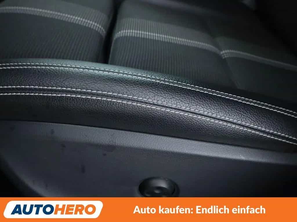 Mercedes-Benz GLA-Class 220 4Matic Urban Aut.*LED*NAVI*TEMPO*PDC*SHZ 12/2017-photo-30