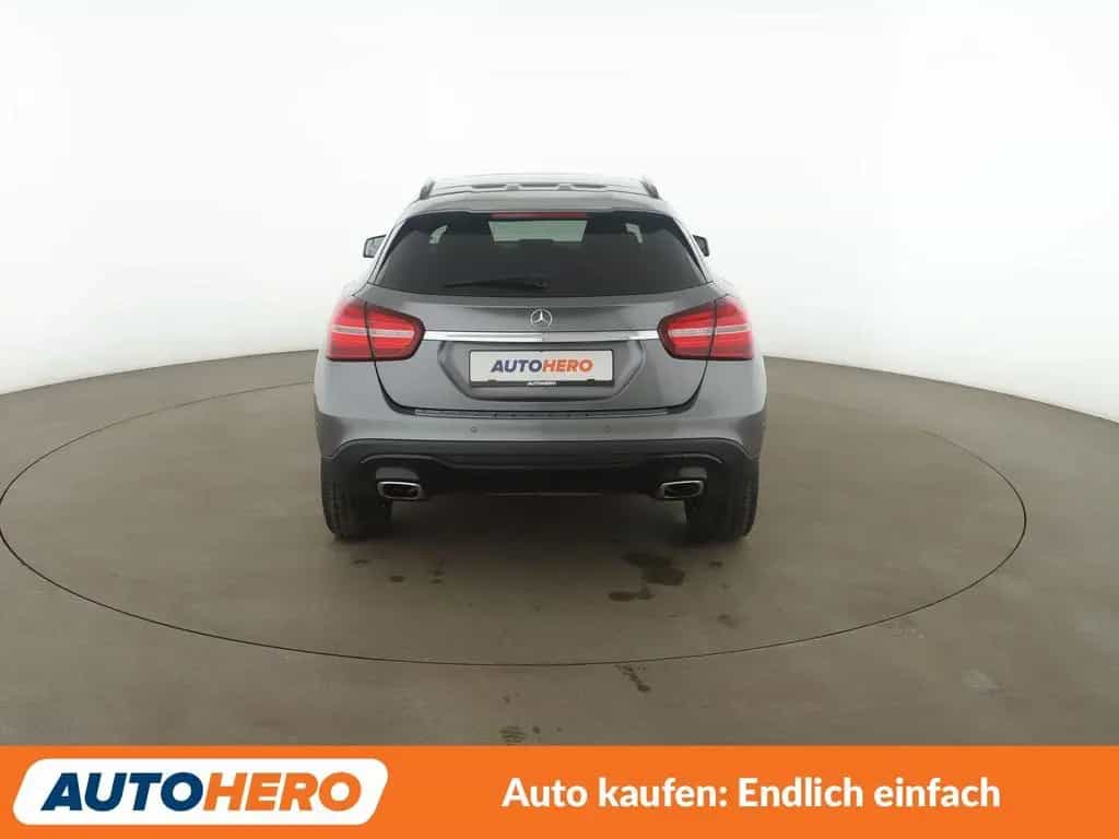Mercedes-Benz GLA-Class 220 4Matic Urban Aut.*LED*NAVI*TEMPO*PDC*SHZ 12/2017-photo-4