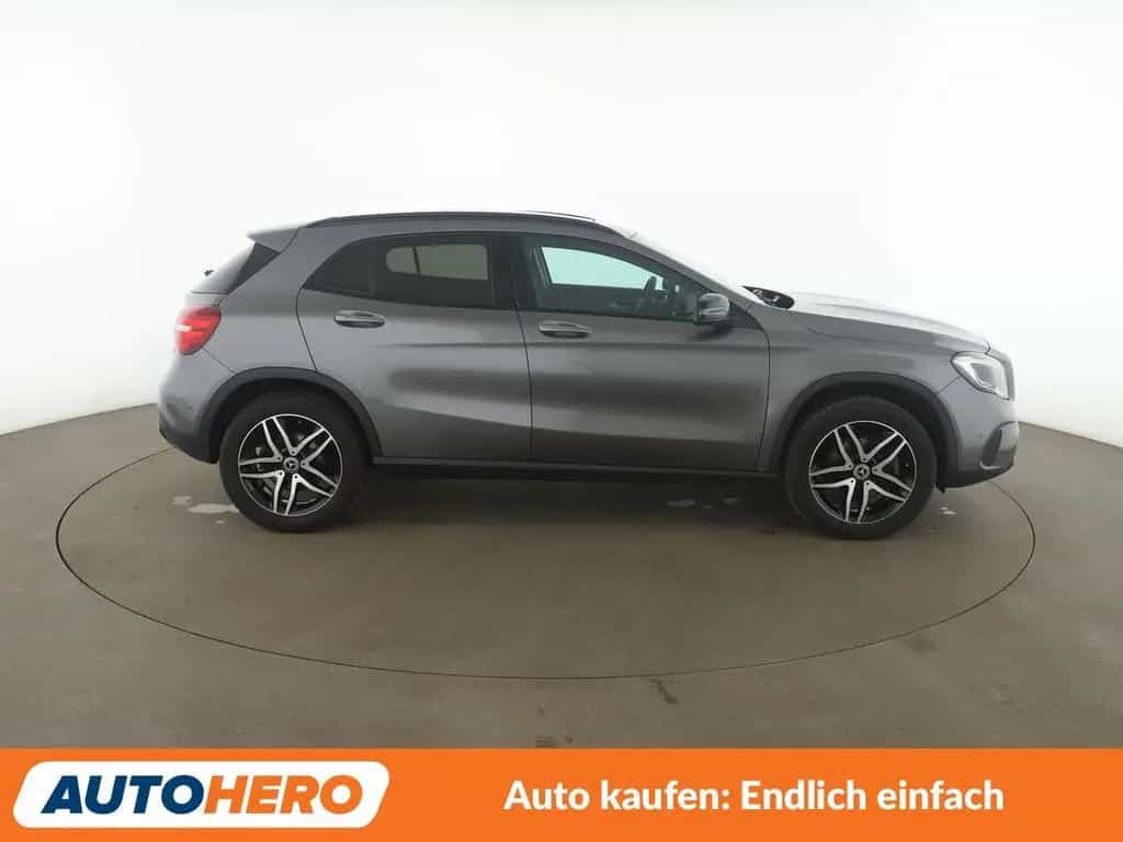 Mercedes-Benz GLA-Class 220 4Matic Urban Aut.*LED*NAVI*TEMPO*PDC*SHZ 12/2017-photo-6