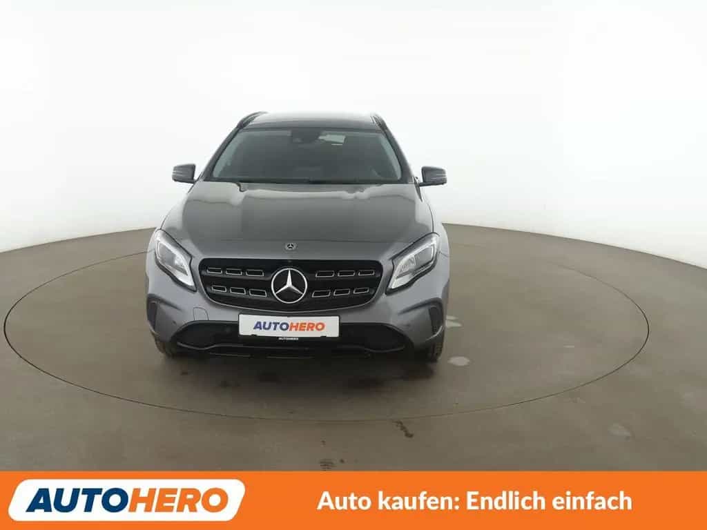 Mercedes-Benz GLA-Class 220 4Matic Urban Aut.*LED*NAVI*TEMPO*PDC*SHZ 12/2017-photo-8