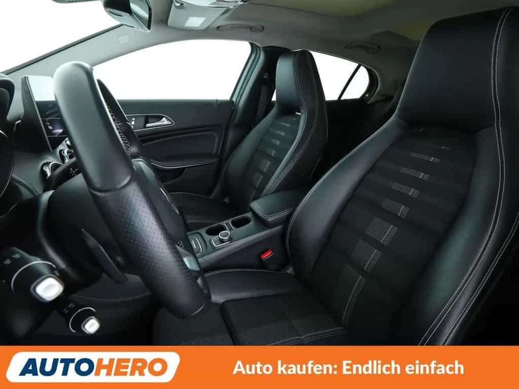 Mercedes-Benz GLA-Class 220 4Matic Urban Aut.*LED*NAVI*TEMPO*PDC*SHZ 12/2017-photo-9
