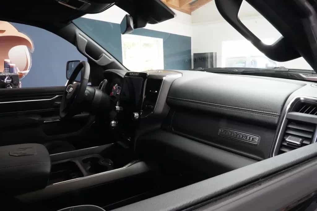Dodge RAM Sport 3.0 420 PS Black 06/2024-photo-16