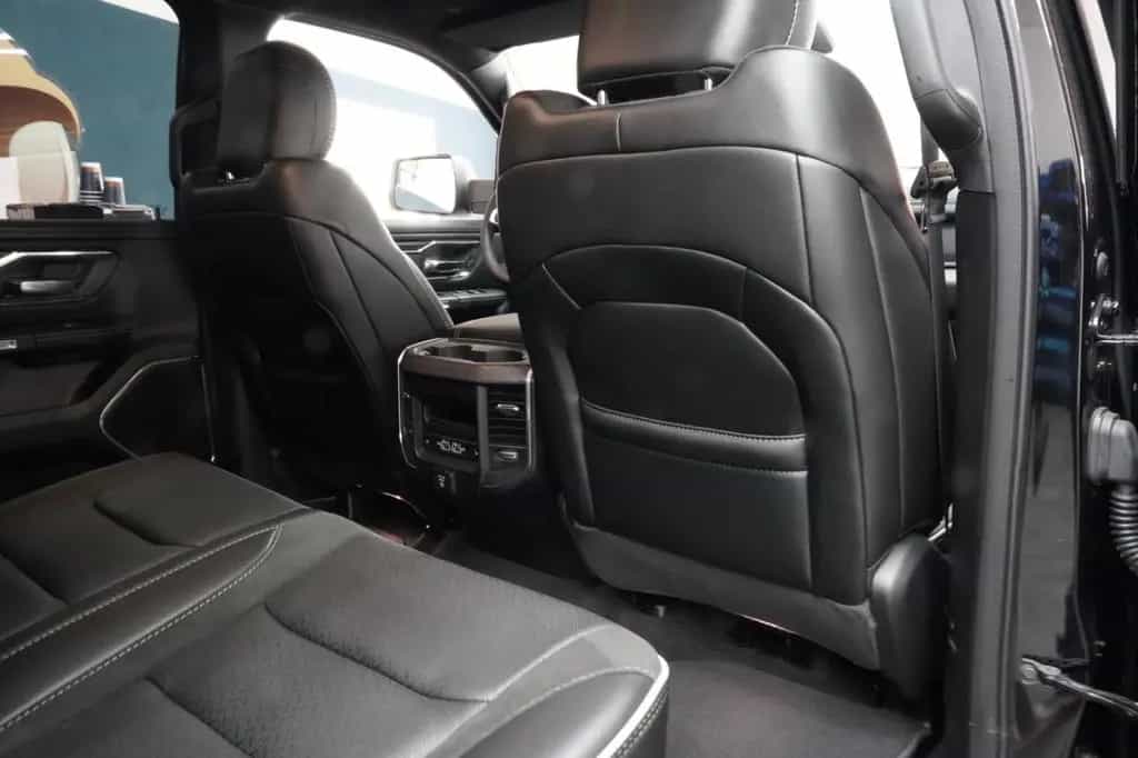 Dodge RAM Sport 3.0 420 PS Black 06/2024-photo-17