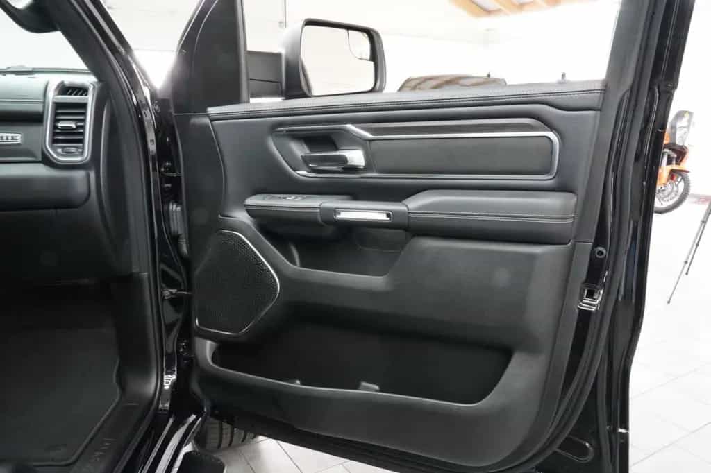 Dodge RAM Sport 3.0 420 PS Black 06/2024-photo-18