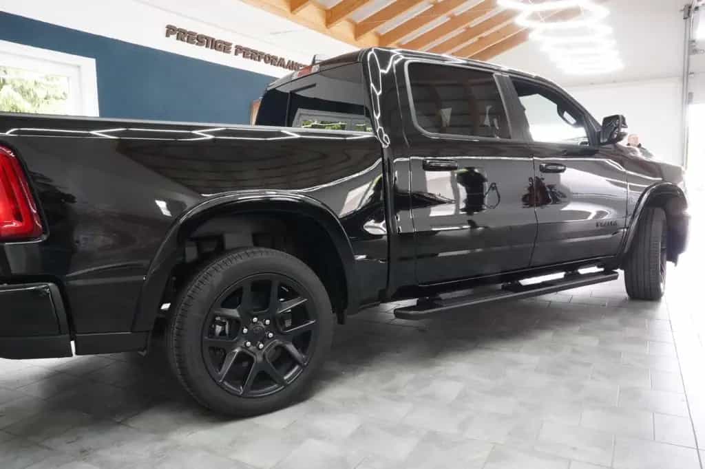 Dodge RAM Sport 3.0 420 PS Black 06/2024-photo-2