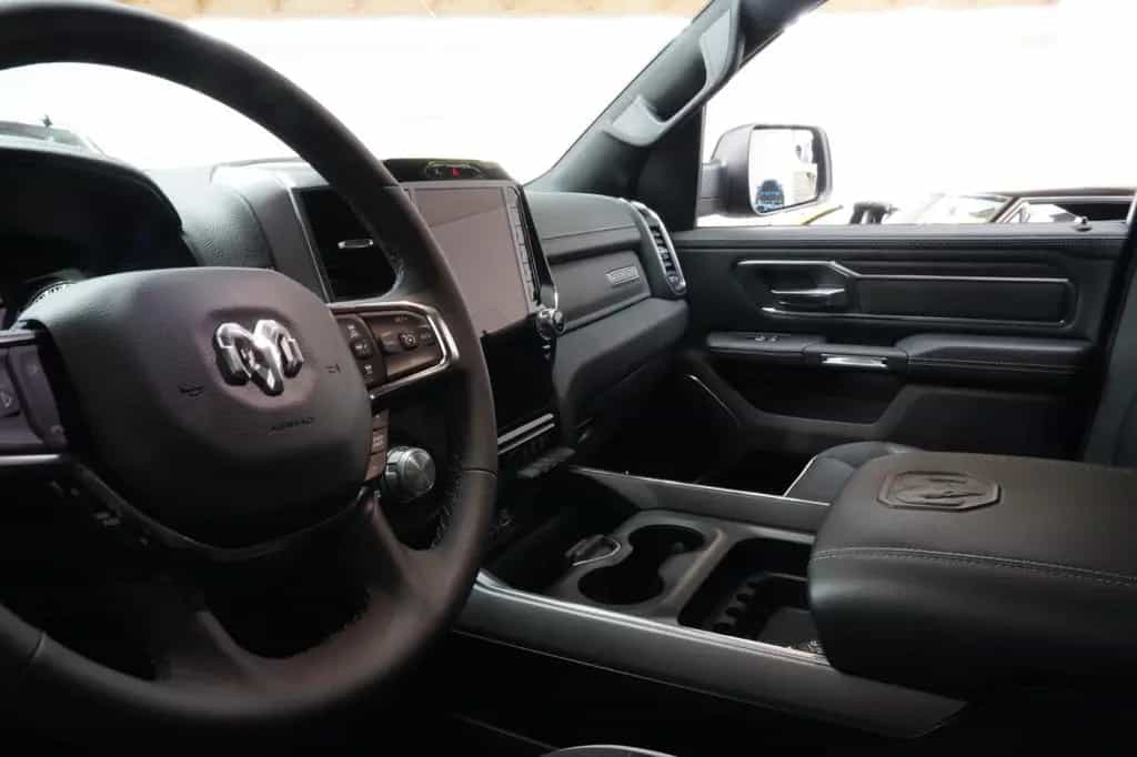 Dodge RAM Sport 3.0 420 PS Black 06/2024-photo-8