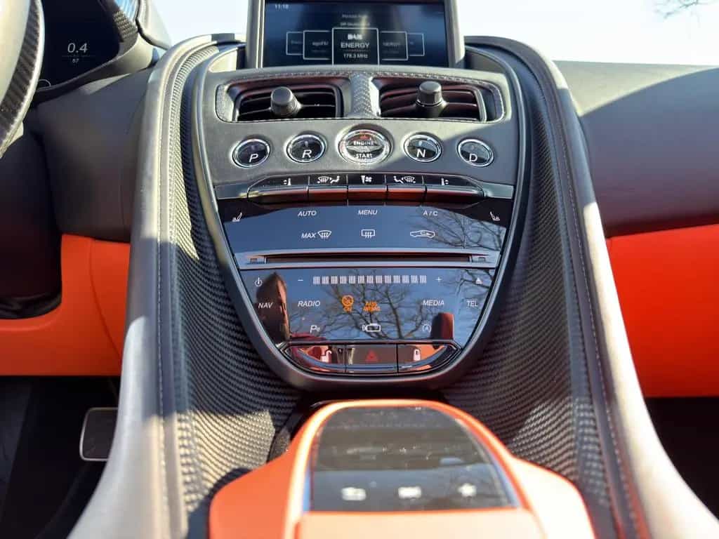 Aston Martin DBS 5.2 V12 Volante 770 Ultimate one of 199 08/2024-photo-14