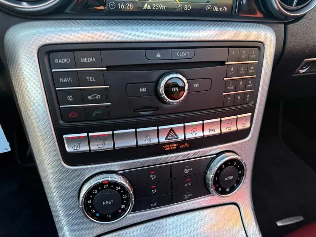 Mercedes-Benz SLC 180 Roadster|NAVI|LED|Panorama|Airscarf 01/2018-photo-19