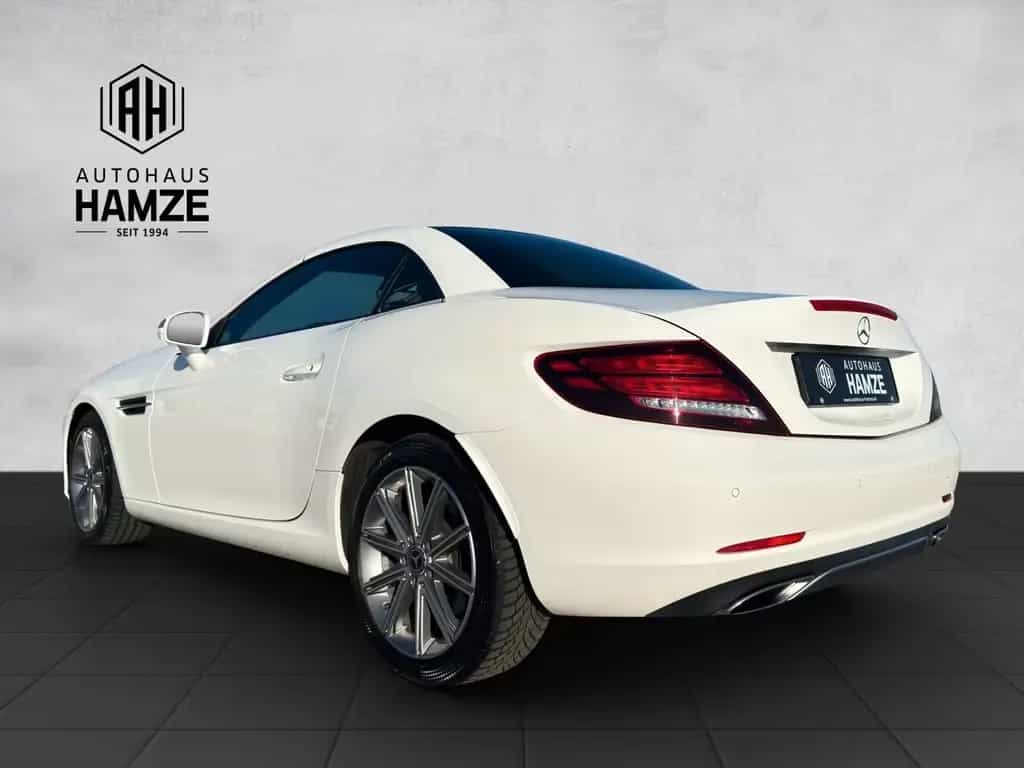 Mercedes-Benz SLC 180 Roadster|NAVI|LED|Panorama|Airscarf 01/2018-photo-2