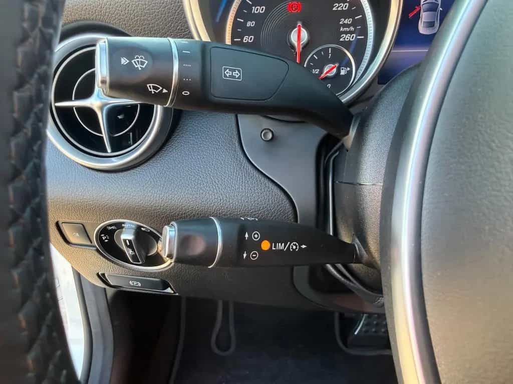 Mercedes-Benz SLC 180 Roadster|NAVI|LED|Panorama|Airscarf 01/2018-photo-22